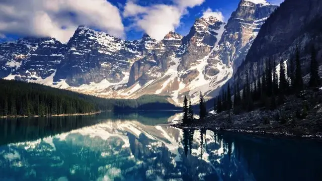 Banff’s turquoise lakes, jagged mountains, and endless pine forests feel almost unreal. 