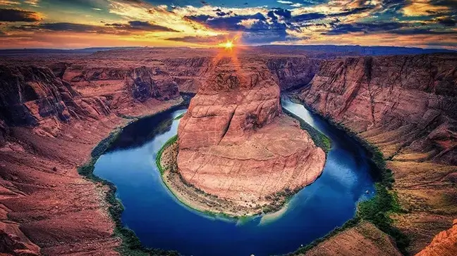 The Colorado River curves perfectly around cliffs at Horseshoe Bend.