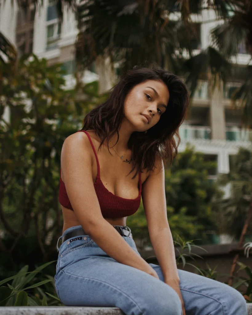 Shows how different cultures perceive aging and attractiveness