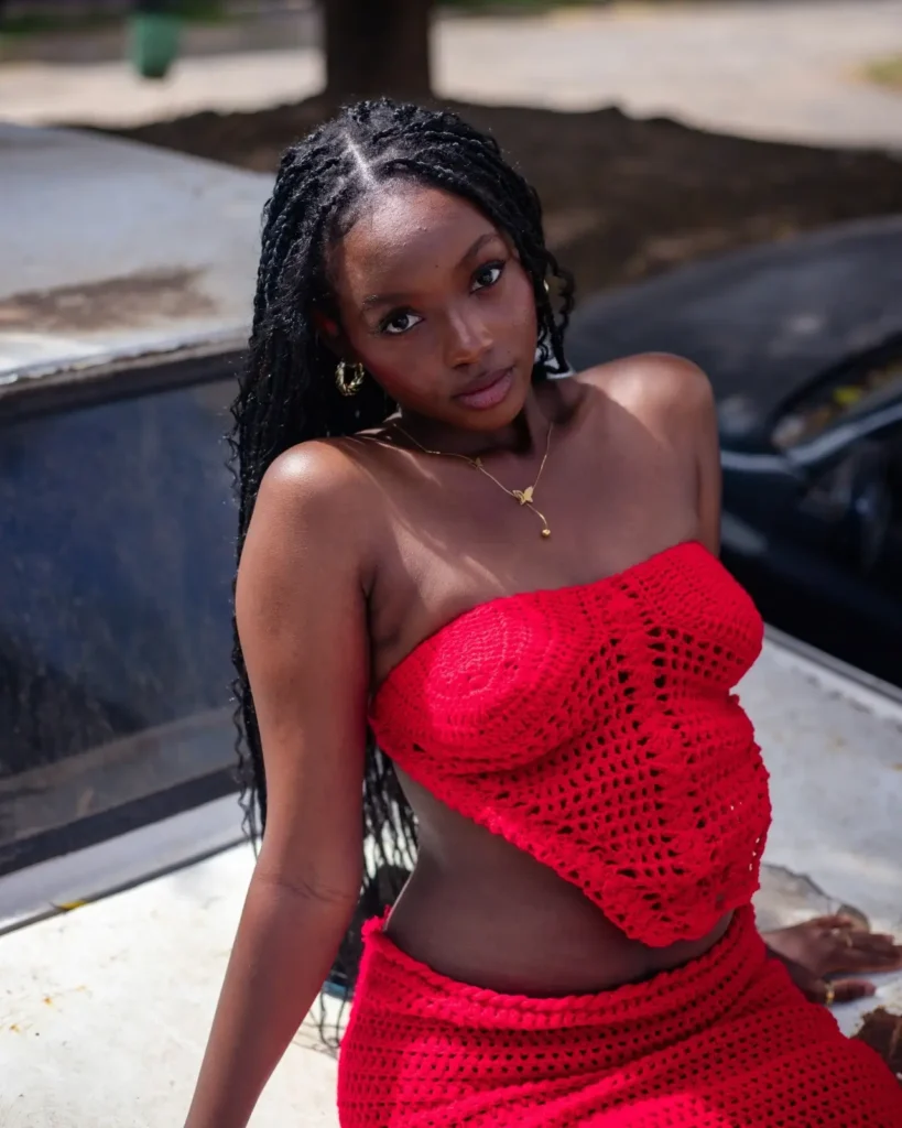 Shows how performance culture shapes expressive beauty standards